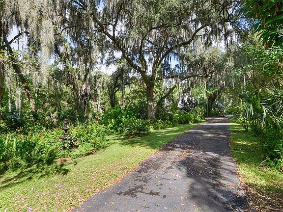 4th image of 11130 Crescent Lake Dr