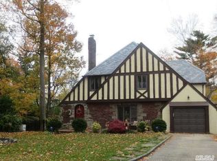 7 Rolling Hill Rd, Manhasset, NY 11030