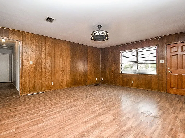 11602 Dover St — Photo 6