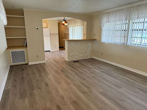 5th image of 1607 Dolphin Dr