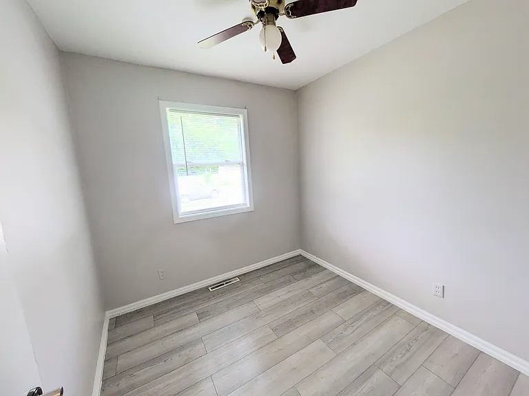 14802 White Ave — Photo 4