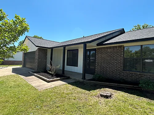 1400 Damon Dr Photo 1