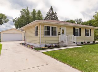 5537 D Ave NW, Cedar Rapids, IA 52405
