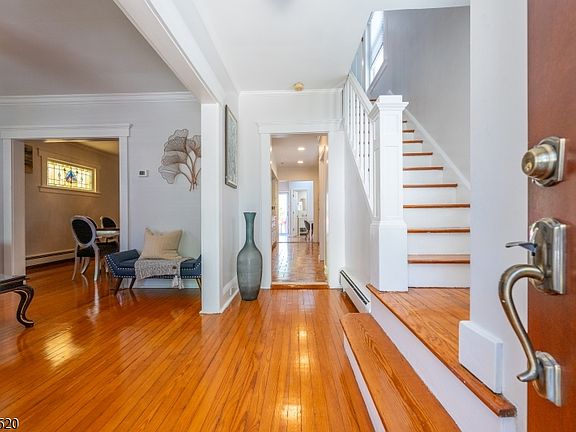 5th image of 690 Garden St