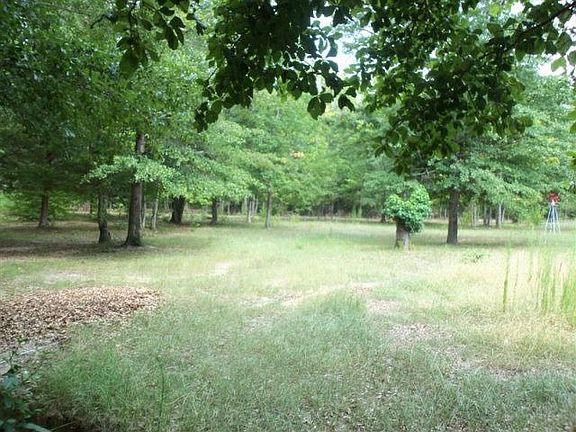 4th image of 390 Annie Laurie Dr