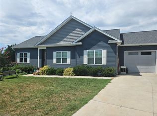 180 Oakshire Ct, Mocksville, NC 27028