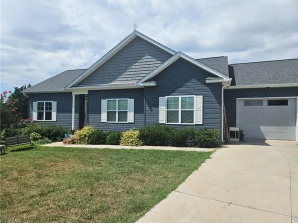 180 Oakshire Ct, Mocksville, NC 27028