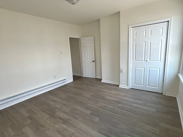 6125 Glenmore Ave — Photo 16