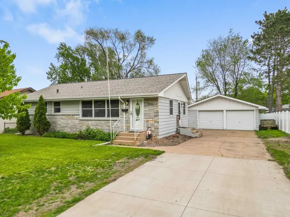 7036 Ewing Ave N, Brooklyn Center, MN 55429