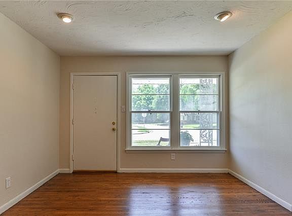 5th image of 1313 W Lovers Ln