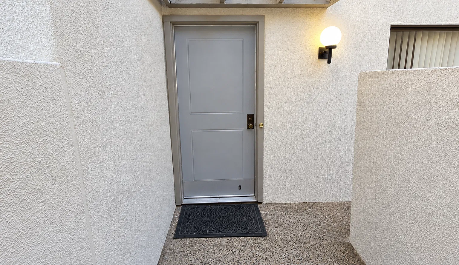 Spacious 3BR Townhome in Gated Evergreen Community — Photo 2