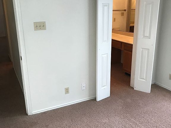 4th image of 704 W 21st St APT 306
