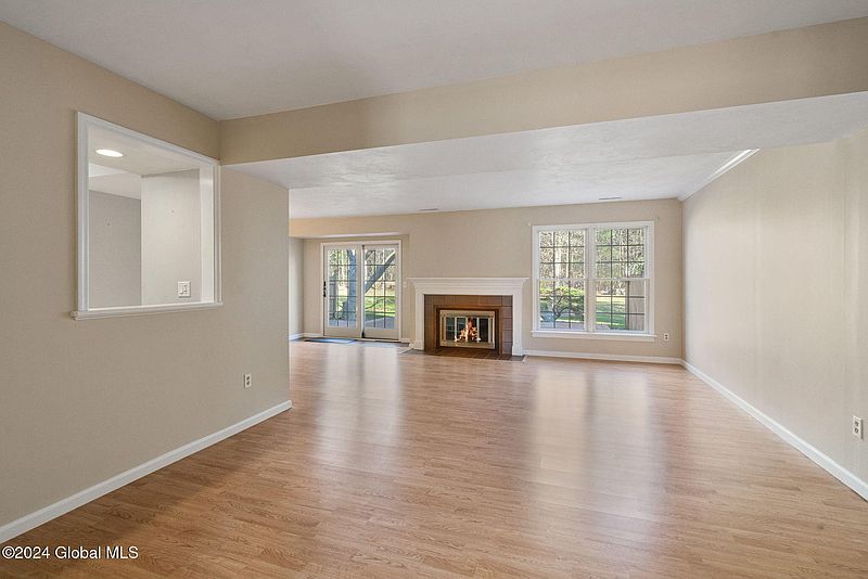 5th image of 54 Commonwealth Drive