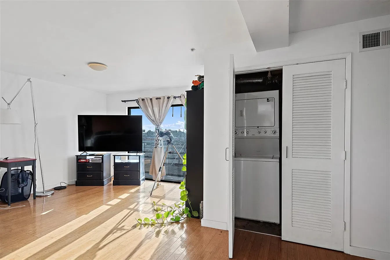1 bed, 1800 sqft, $3,950 — Photo 4