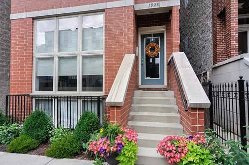 2nd image of 1928 W Belmont Ave #3