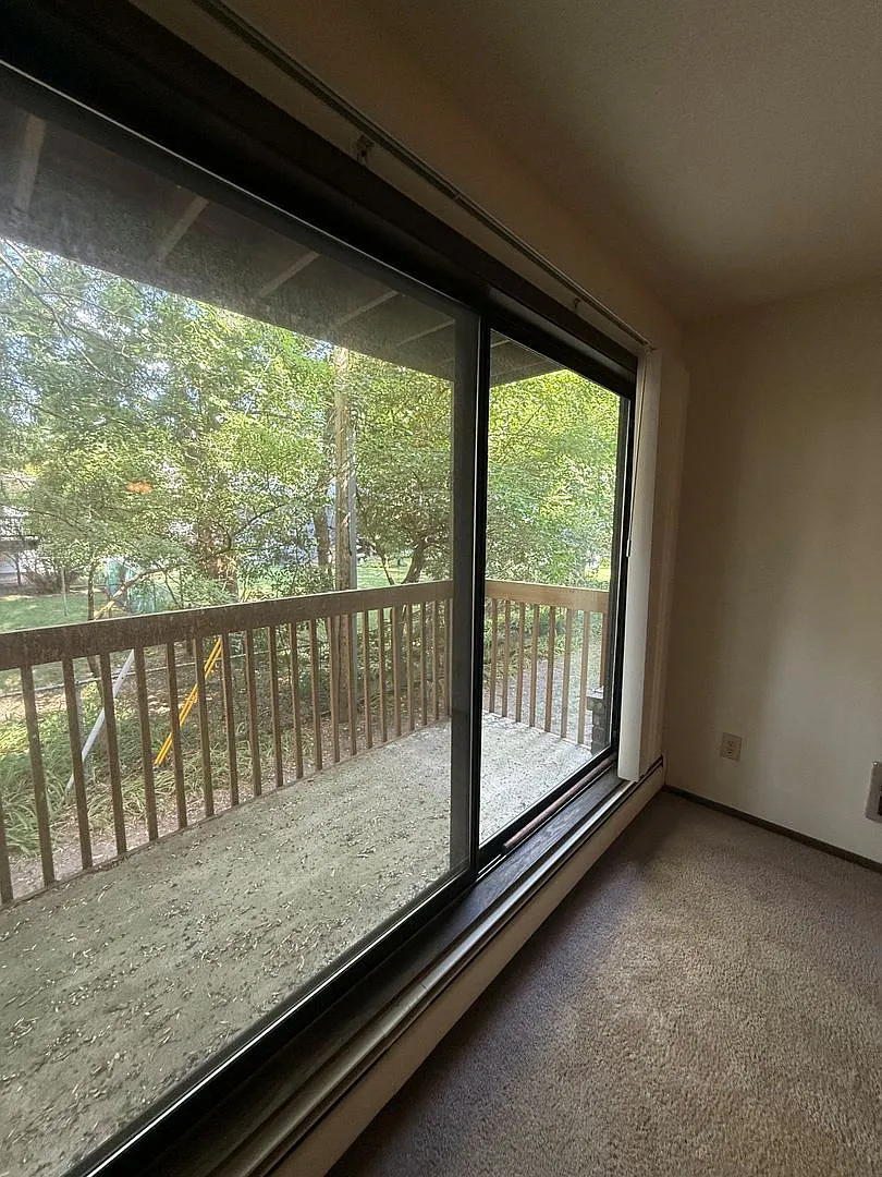 Xerxes Manor Apartments — Photo 4