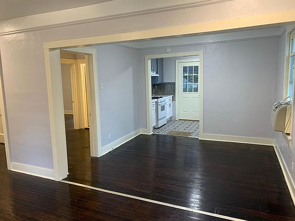 3rd image of 2652 Poplin Ave