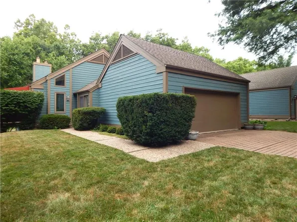 306 Lakeside Dr, Liberty, MO 64068