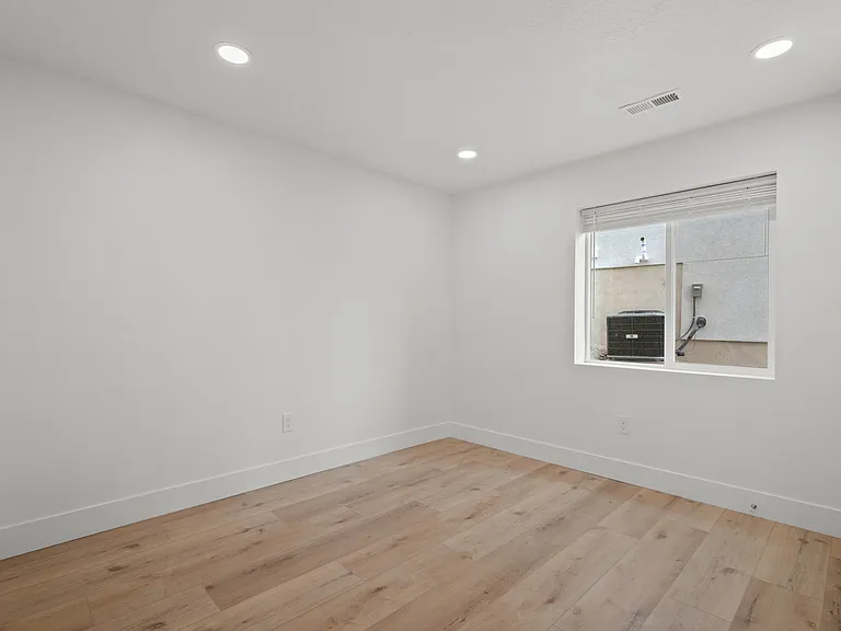 1522 W Russo Dr #BASEMENT — Photo 9