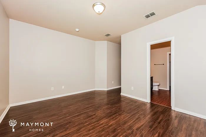 930 Haley Dr — Photo 10