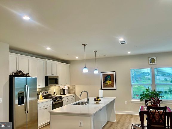 5th image of 151 McCormick Cir #200