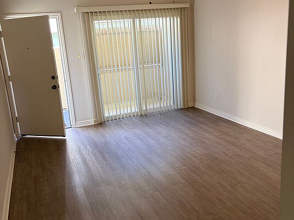 4th image of 1023 Ocean Park Blvd #6