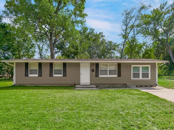 8309 E 93rd St, Kansas City, MO 64138