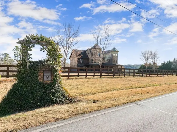 812 Riverdale Rd, Toccoa, GA 30577