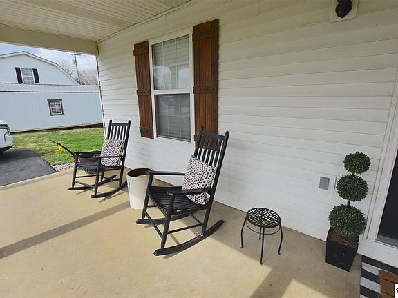 5th image of 27 Dylan Ln