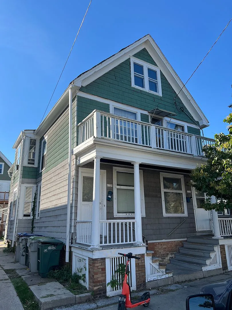 1729 N Warren Ave — Photo 2
