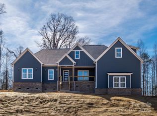 1022 Harrogate Dr, Bessemer City, NC 28016