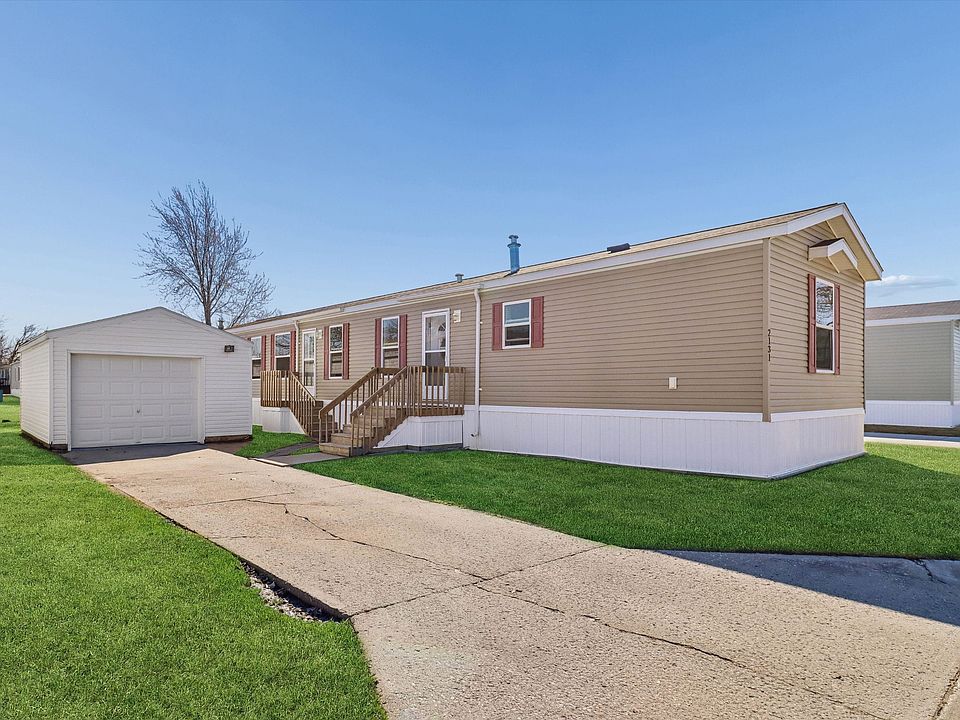 1st image of 2131 SE Four Seasons Dr