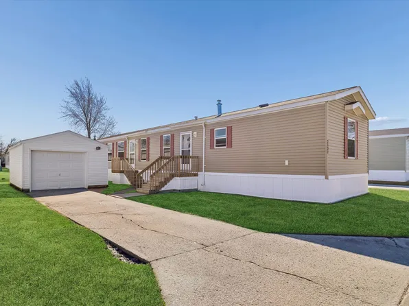 2131 SE Four Seasons Dr, Ankeny, IA 50021