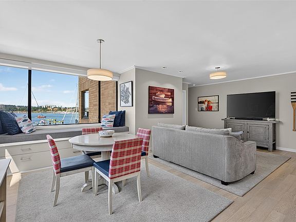 3rd image of 640 Montreal St #203