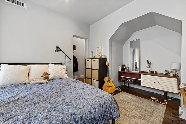 Rented by ERNY LLC | media 23