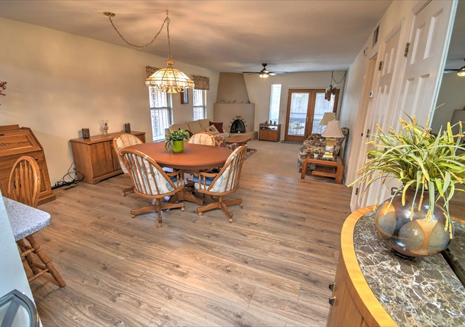 NE Heights Single Story 2 Bedroom / 2 Bathroom / 2 Car Garage — Photo 4