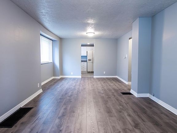3rd image of 3929 Hoyt Ave