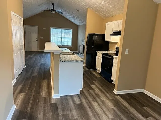 5200 Alexander St — Photo 5