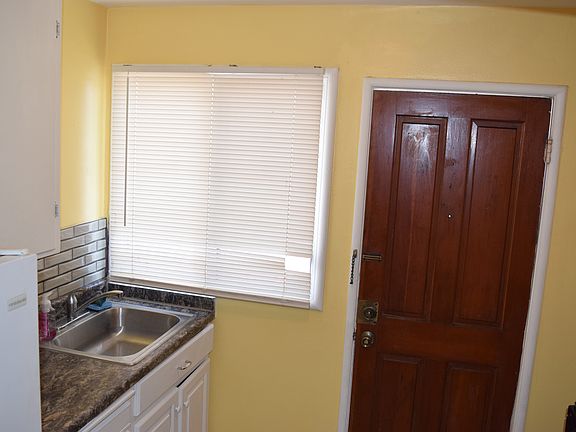 3rd image of 256 25th St Unit B