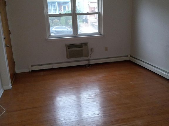 2nd image of 7423 Bingham St Floor 1