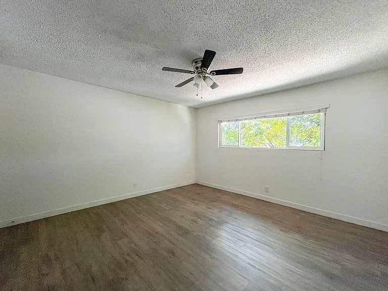 12128 Ramona Ave — Photo 28