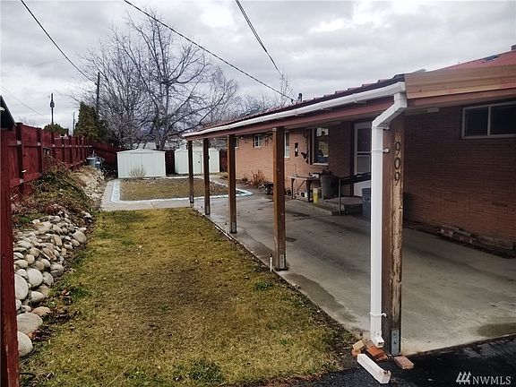 4th image of 909 3rd Ave N
