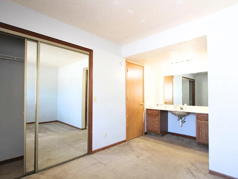 Find Your Next Home At One Oak Place — Photo 43