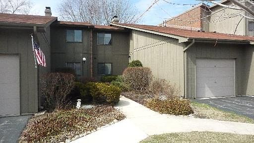 1st image of 29W380 Emerald Green Dr #21-B