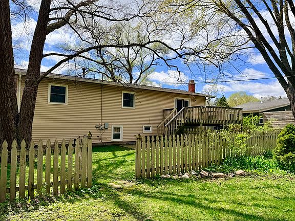 2nd image of 2704 Myang Ave