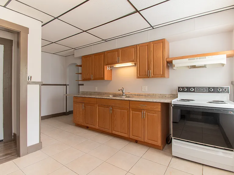 1027 Woodlawn St #1027 — Photo 4