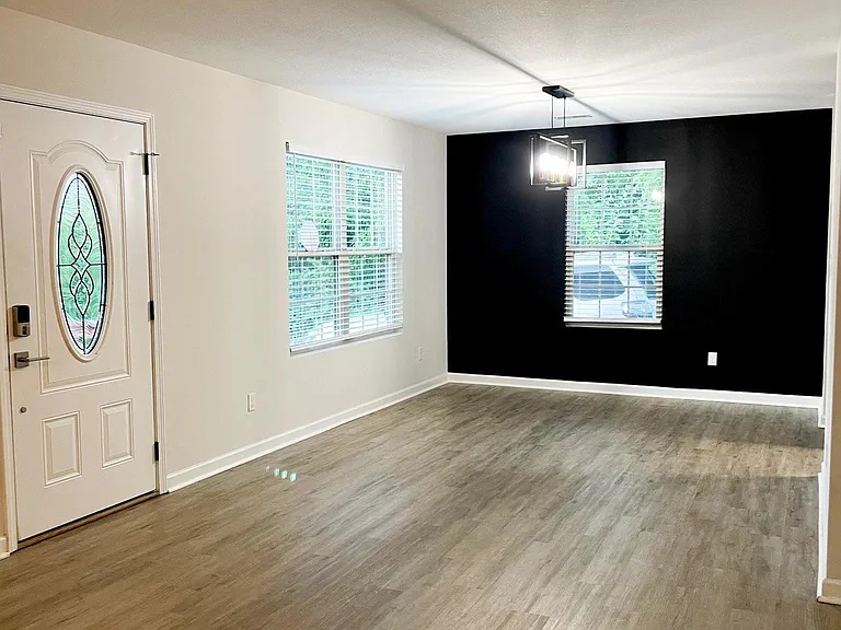 1044 Ashwood Pl — Photo 3