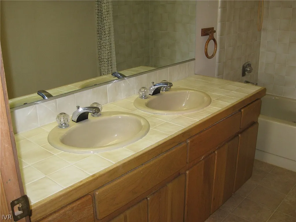 1 bed, 2.0 bath, 1064 sqft, $2,400 — Photo 3