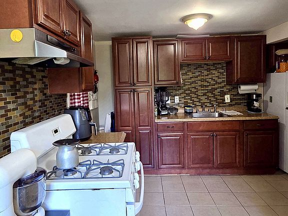 4th image of 1430 Sussex Tpke APT 1