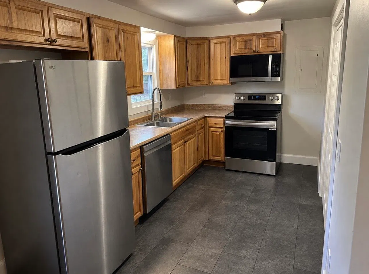 3 bed, $995 — Photo 3